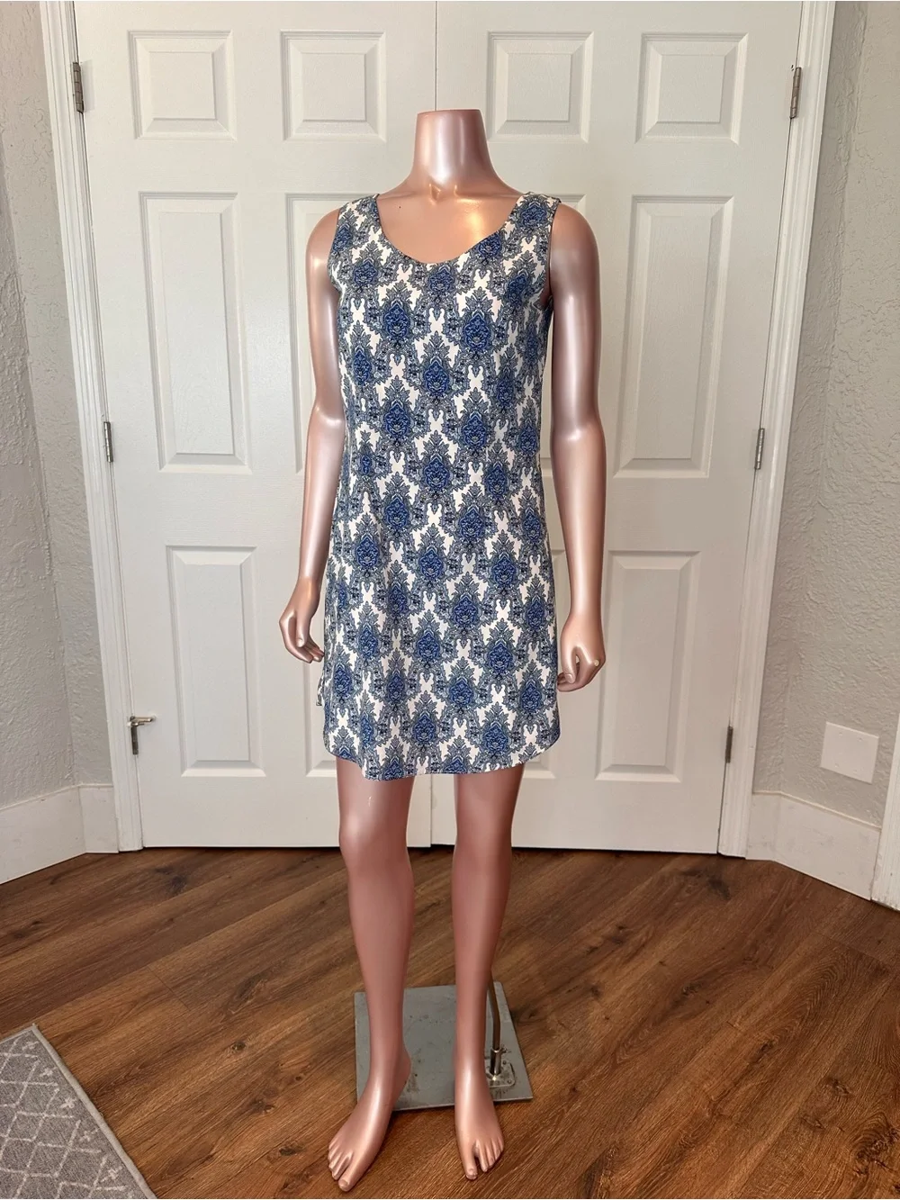 LILA ROSE Blue & White Damask Shift Dress | Size 4 | Fully Lined | B-1831 - Picture 4 of 16